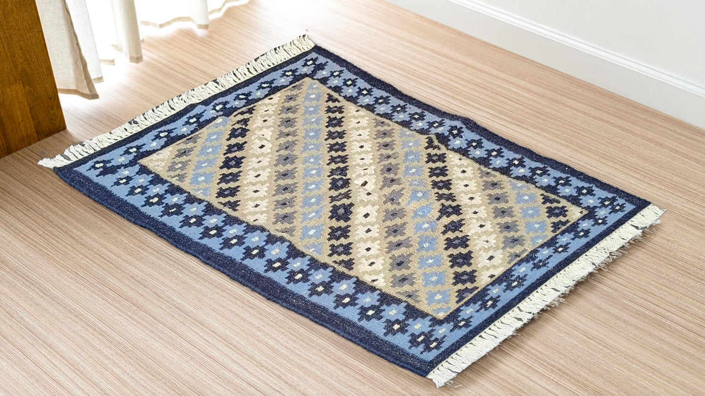 Blue and Beige Leher