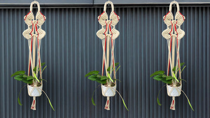 Leaf Vertical Planter in Macramé